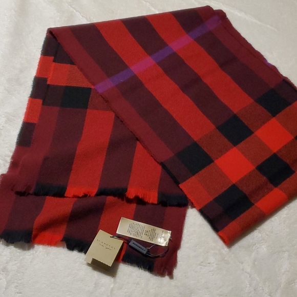 NWT Burberry - Picture 8 of 11